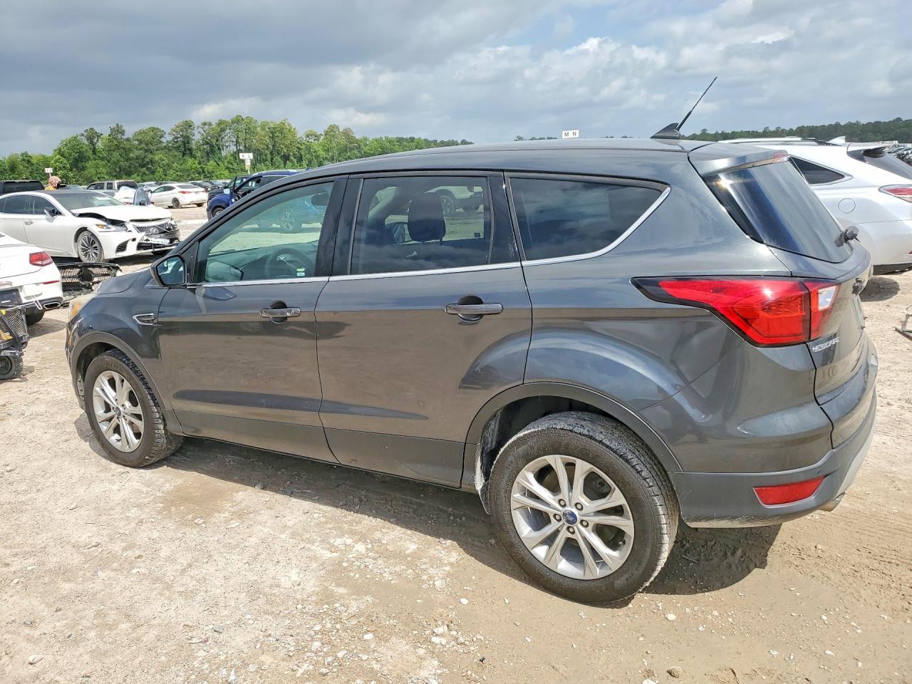 2019 Ford Escape Se - Фото 2