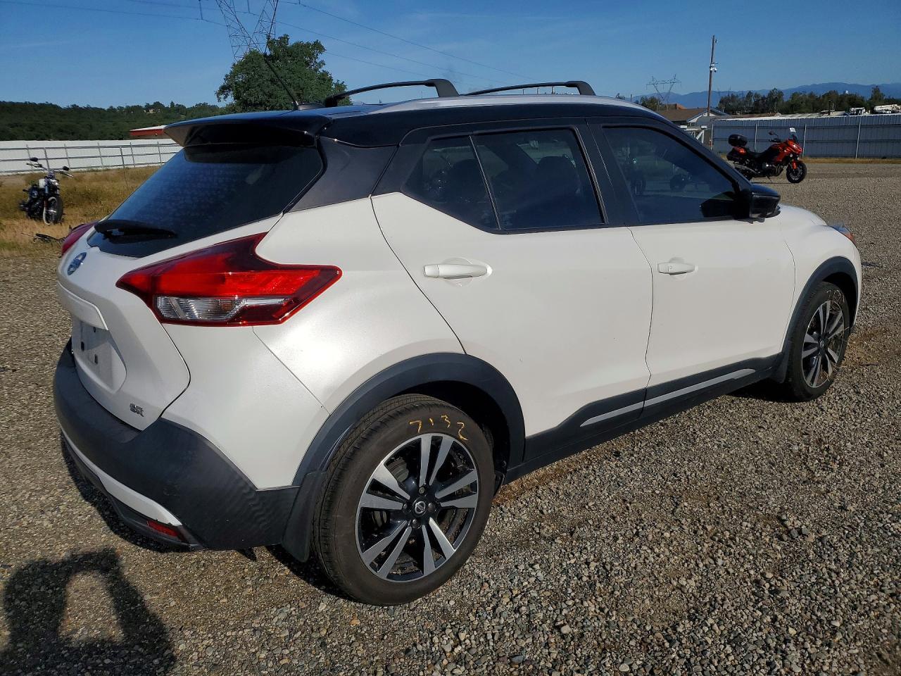 2019 Nissan Kicks Sr - Image 3