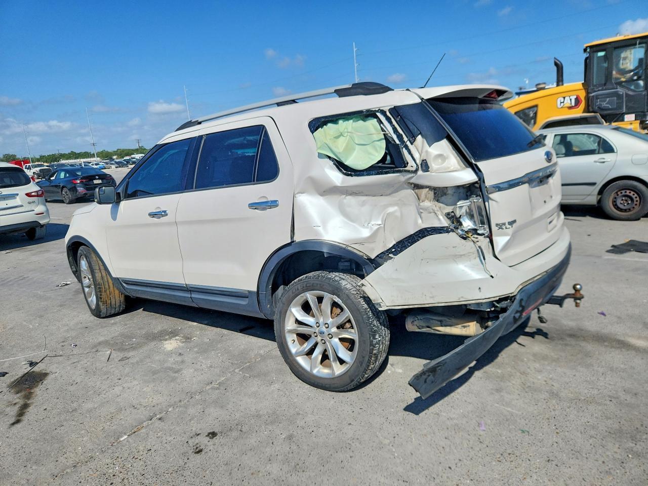 2011 Ford Explorer Xlt - Image 2