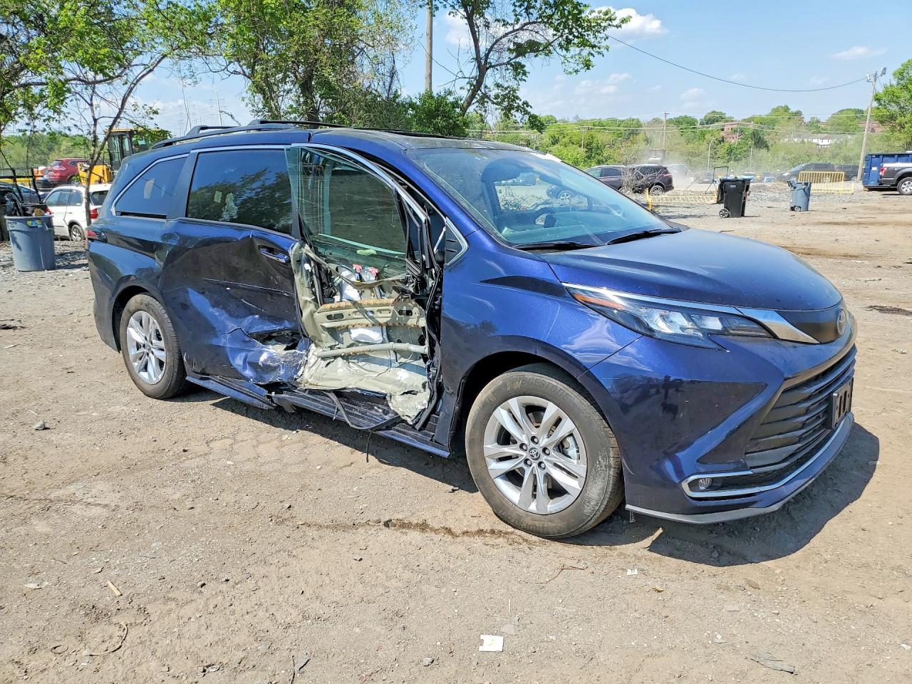 2024 Toyota Sienna Xle 7-Passenger - Image 4