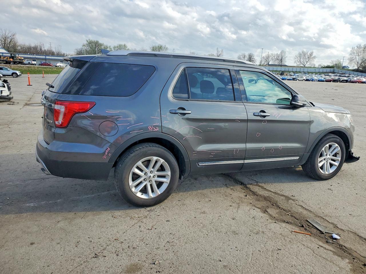 2016 Ford Explorer Xlt - Image 3