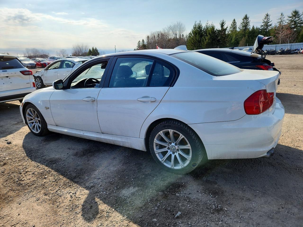 2010 BMW 323 I - Image 2