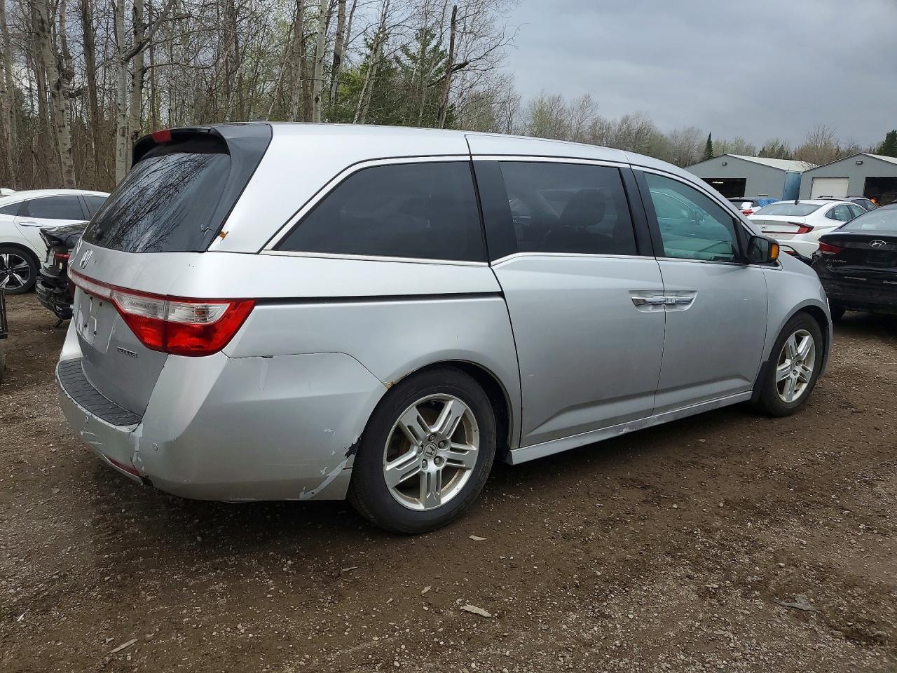 2011 Honda Odyssey Touring - Фото 3