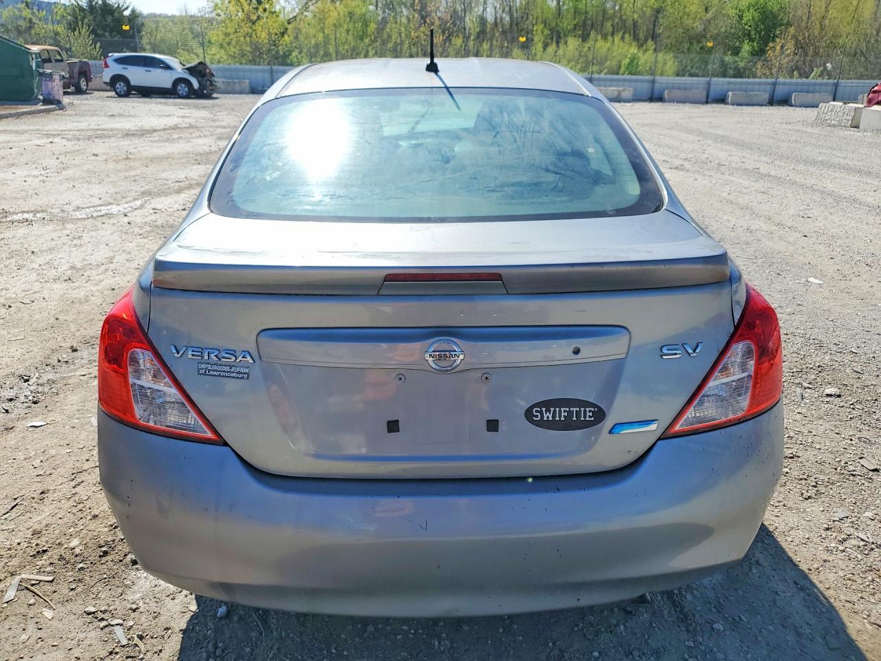 2013 Nissan Versa 1.6 S - Image 6