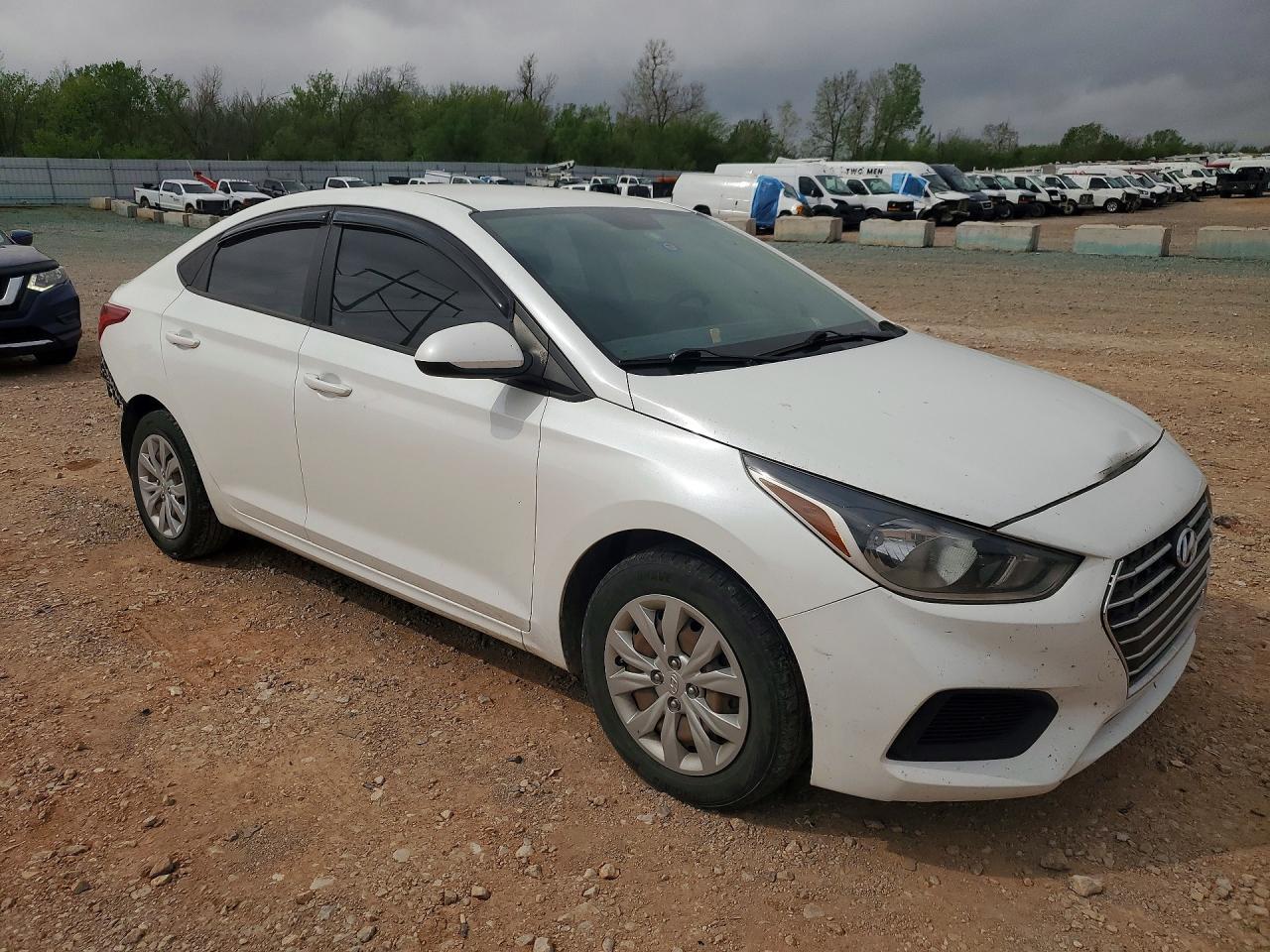 2022 Hyundai Accent Se - Фото 4