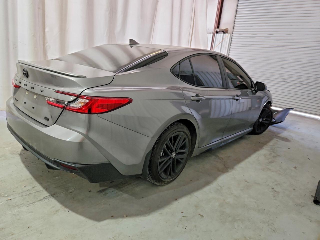 2025 Toyota Camry Se - Фото 3