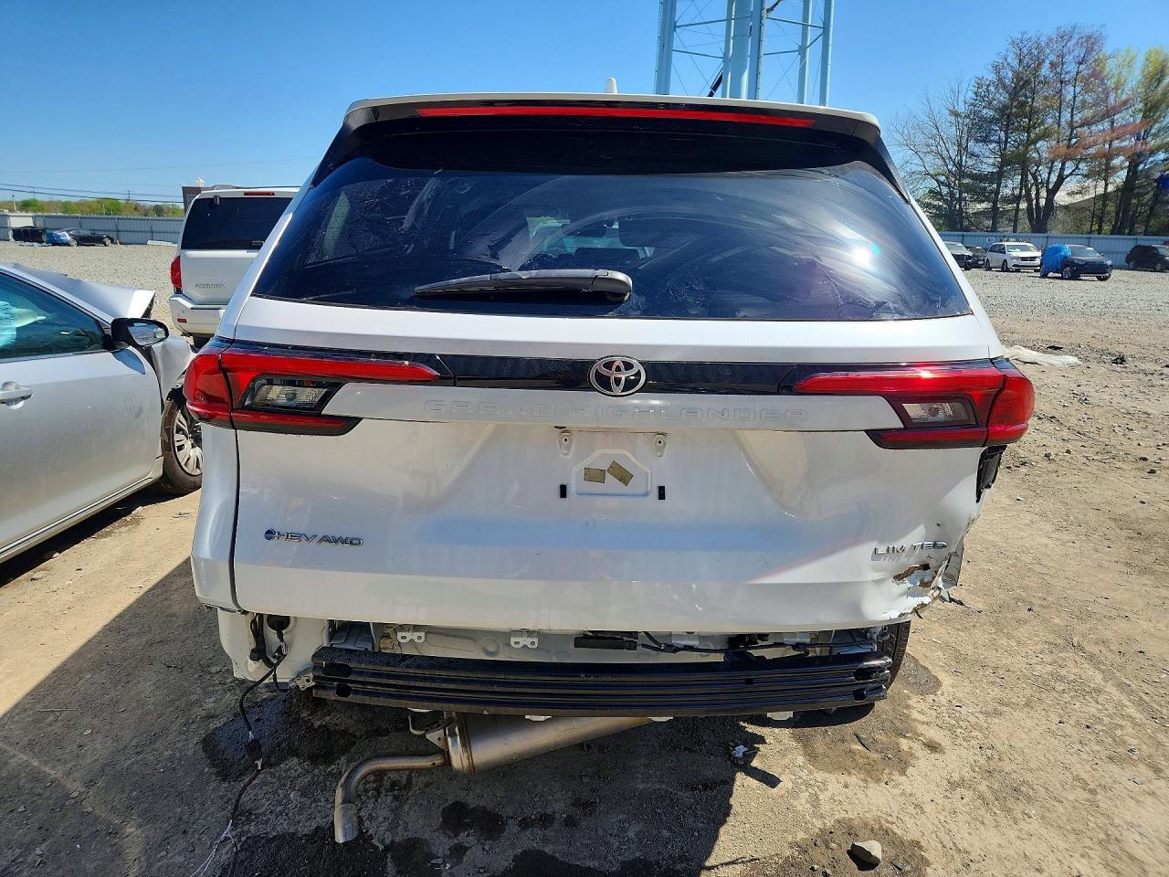 2024 Toyota Grand Highlander Hybrid Limited - Image 6