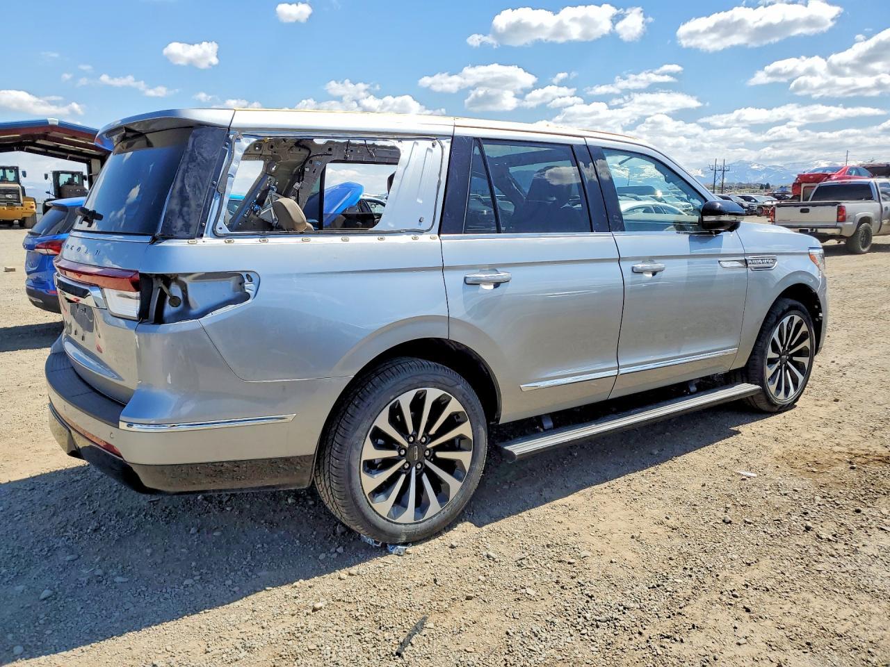 2024 Lincoln Navigator Reserve - Image 3