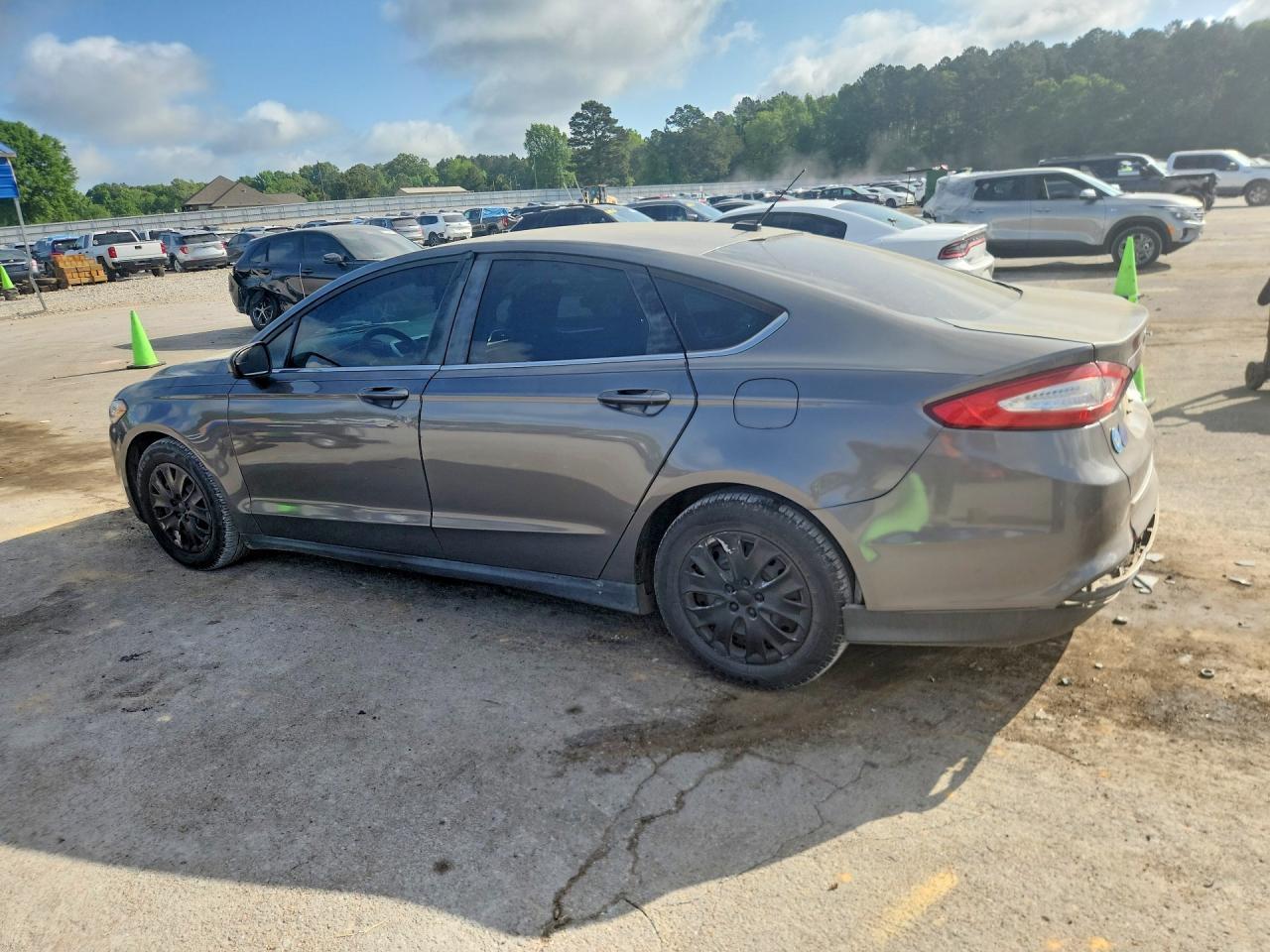 2013 Ford Fusion S - Фото 2