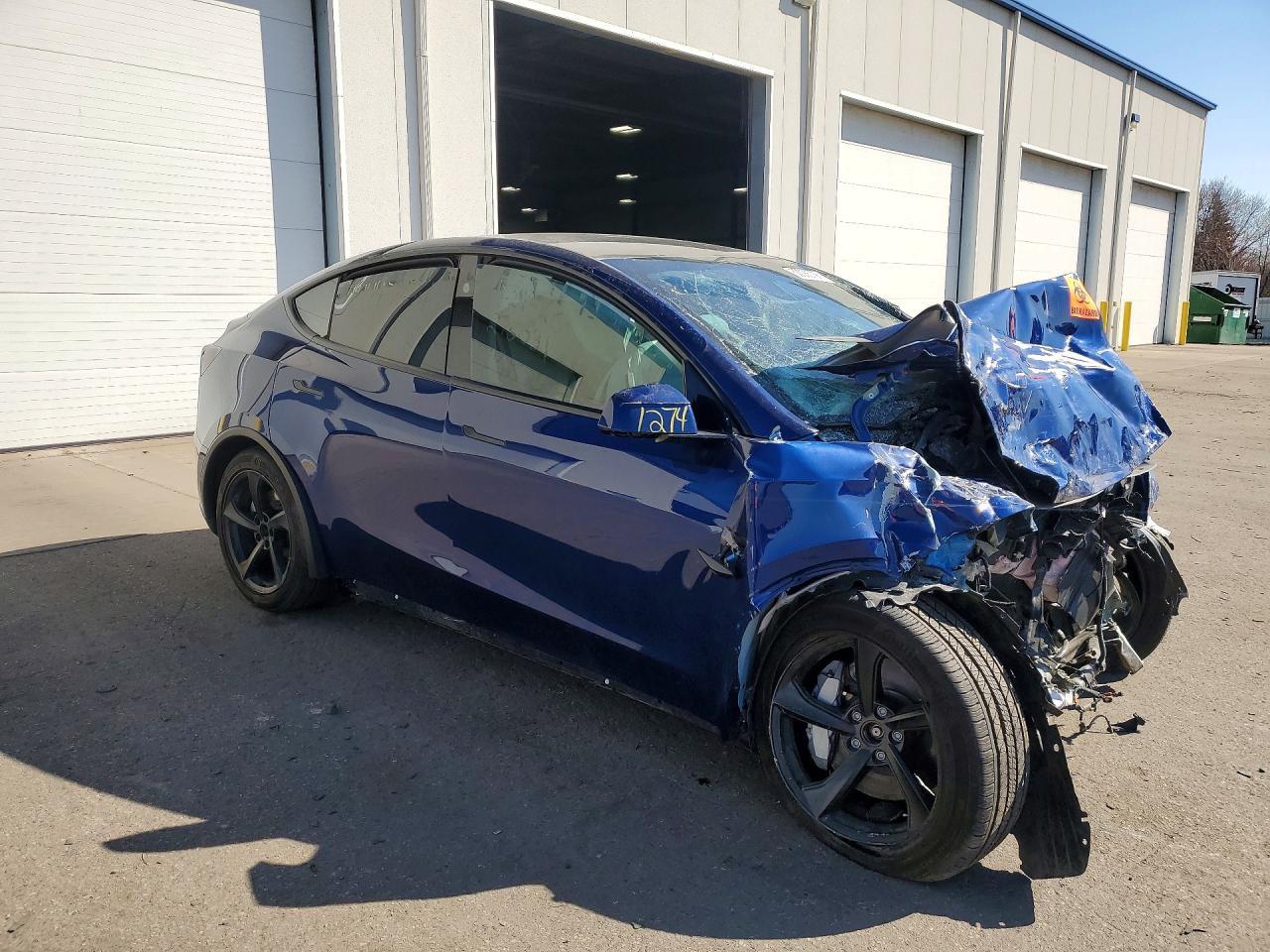 2026 Tesla Model Y - Фото 4