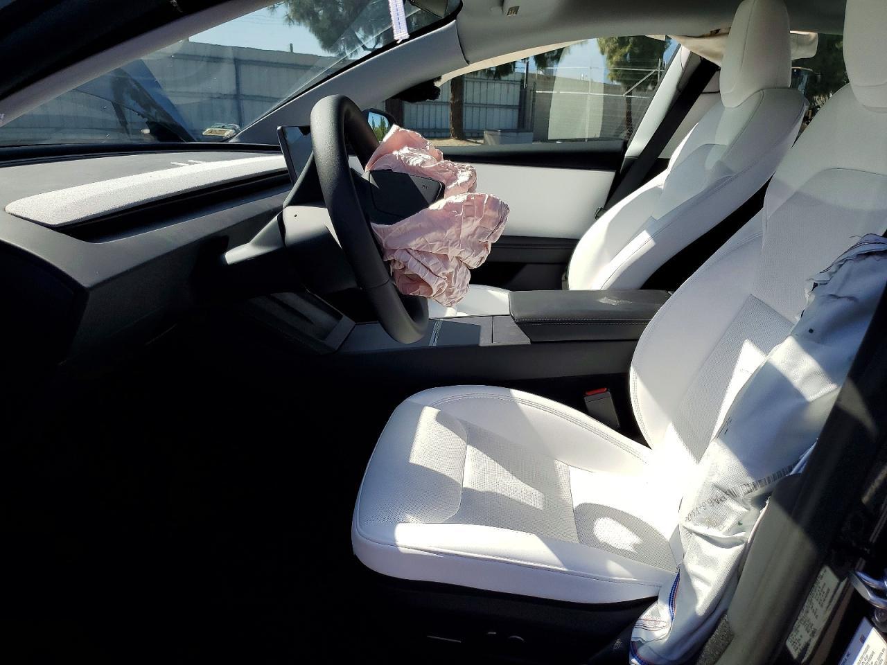 2025 Tesla Model 3 - Image 7