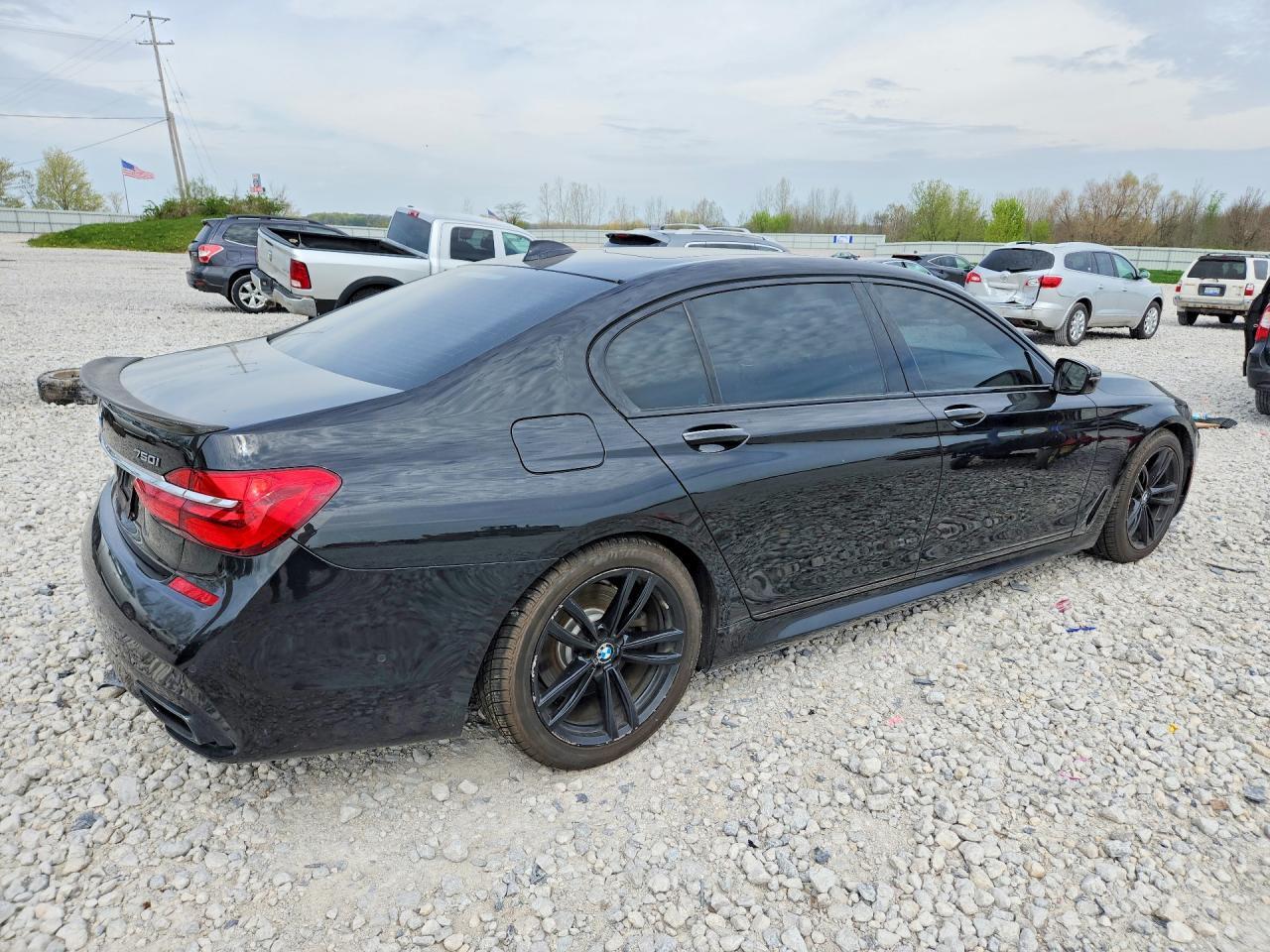 2016 BMW 750 Xi - Image 3