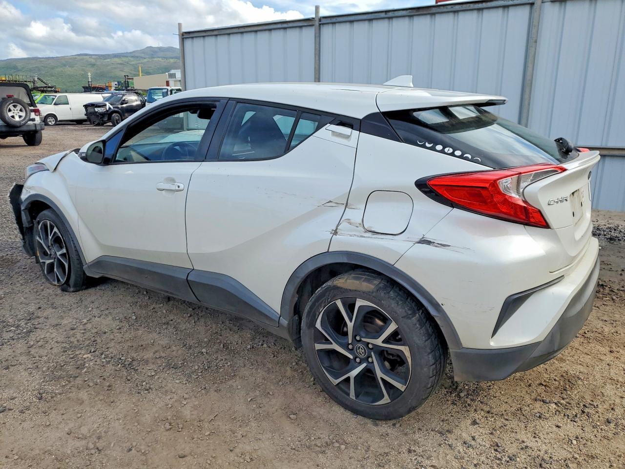 2018 Toyota C-Hr Xle - Image 2