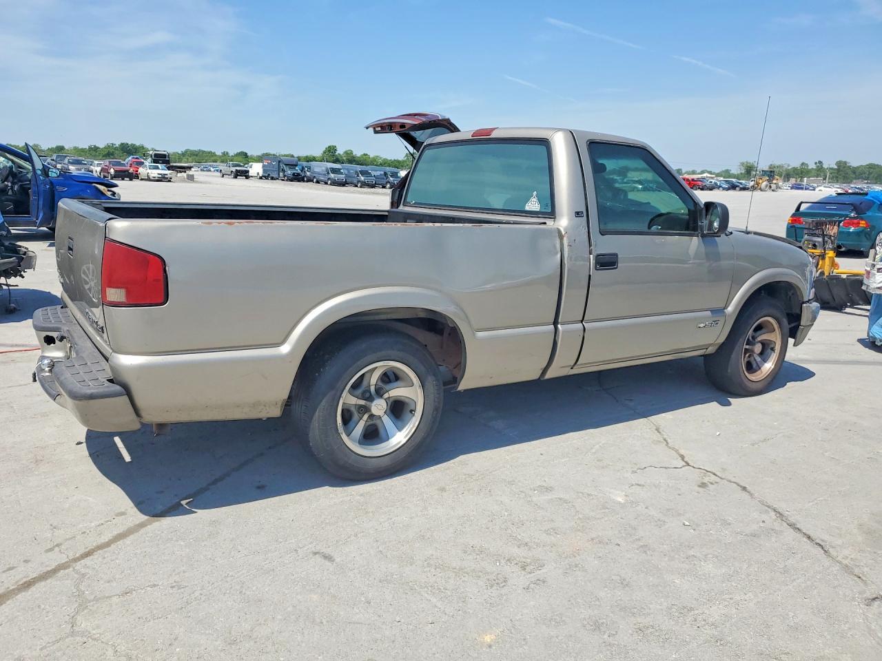 2001 Chevrolet S10 - Фото 3