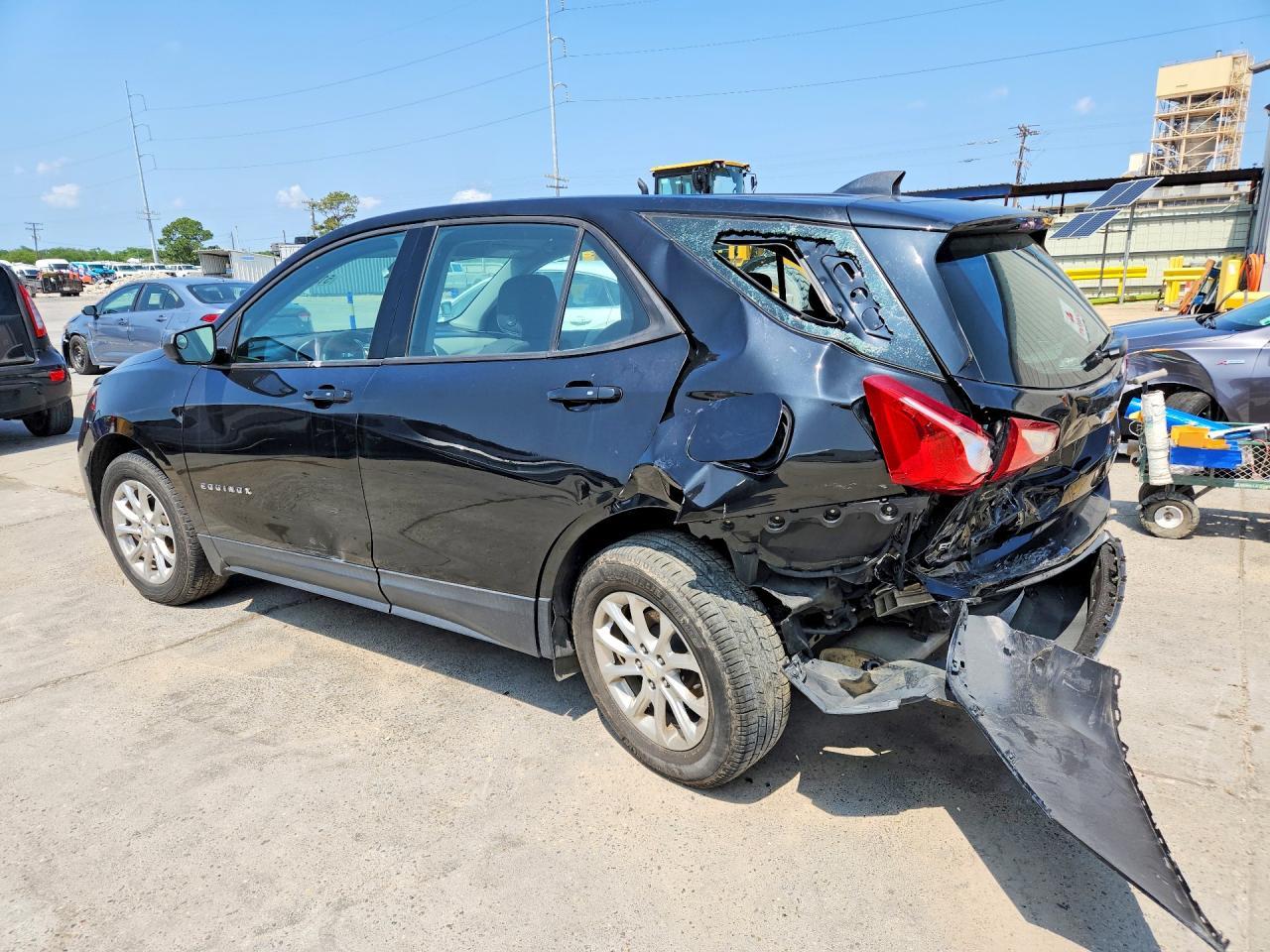 2018 Chevrolet Equinox Ls - Фото 2