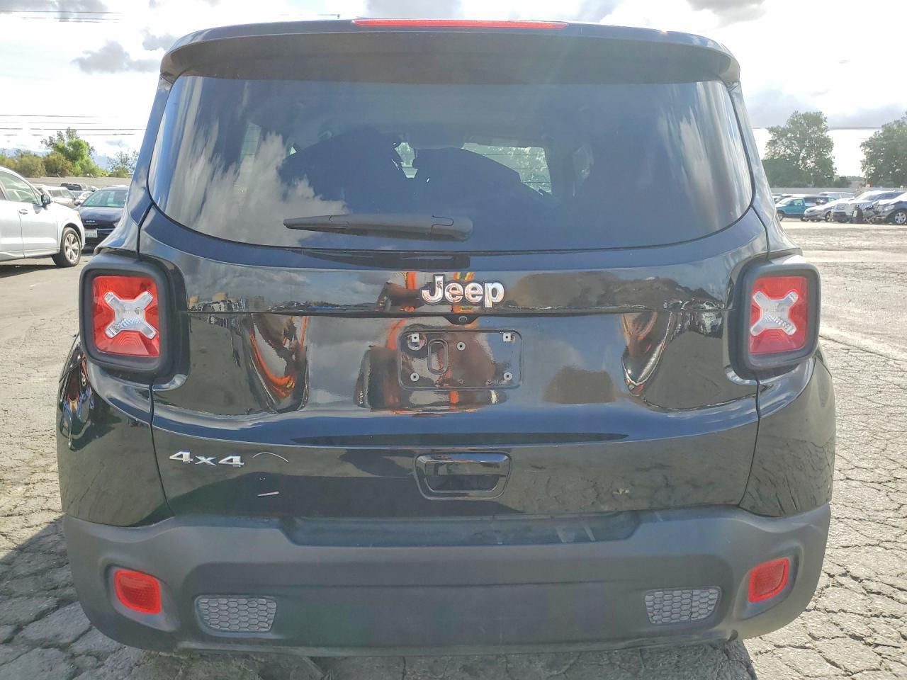 2023 Jeep Renegade Latitude - Фото 6