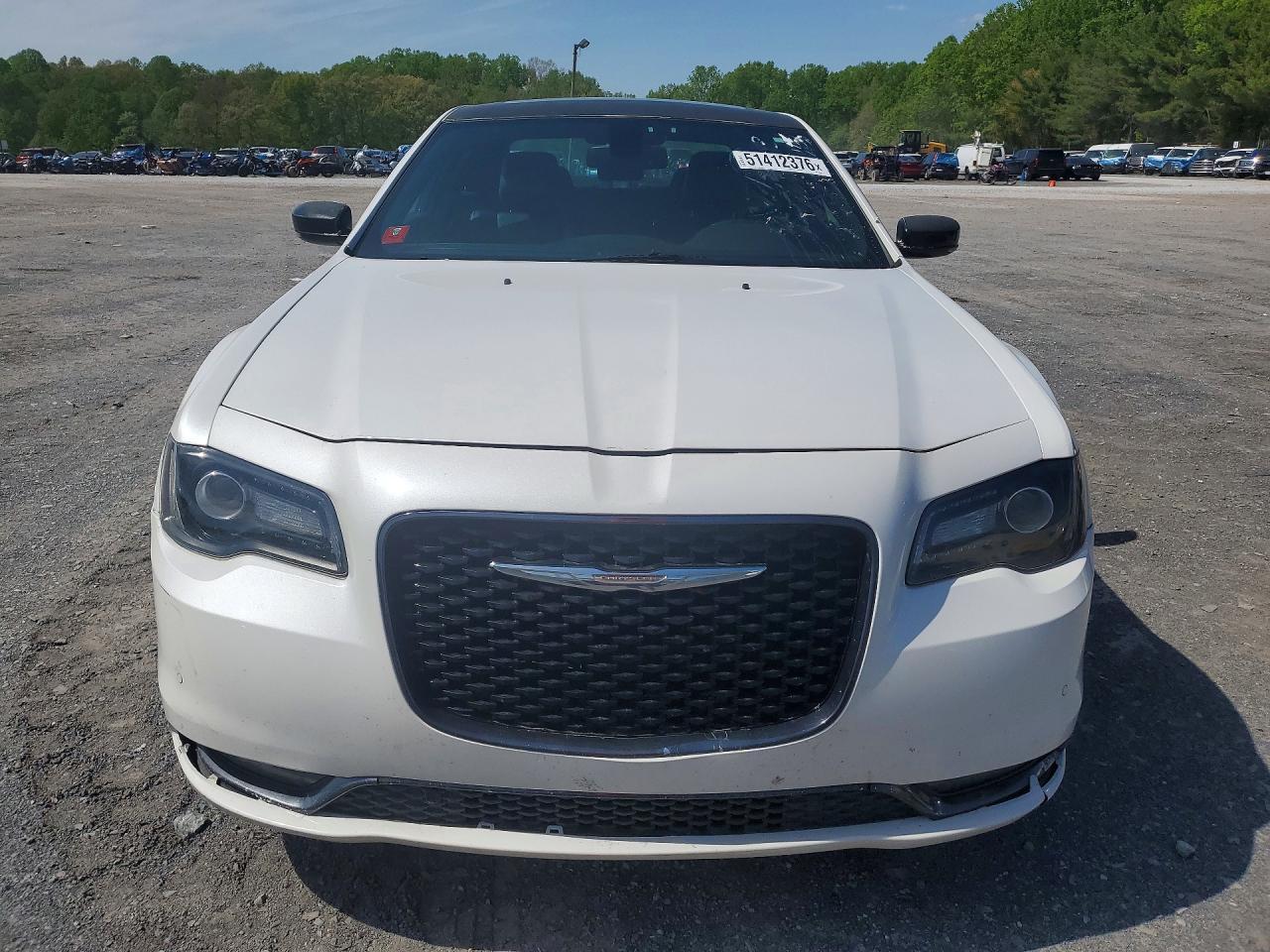 2016 Chrysler 300 S - Image 5