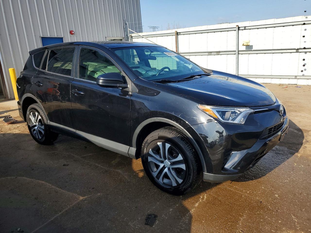 2016 Toyota Rav4 Le - Image 4