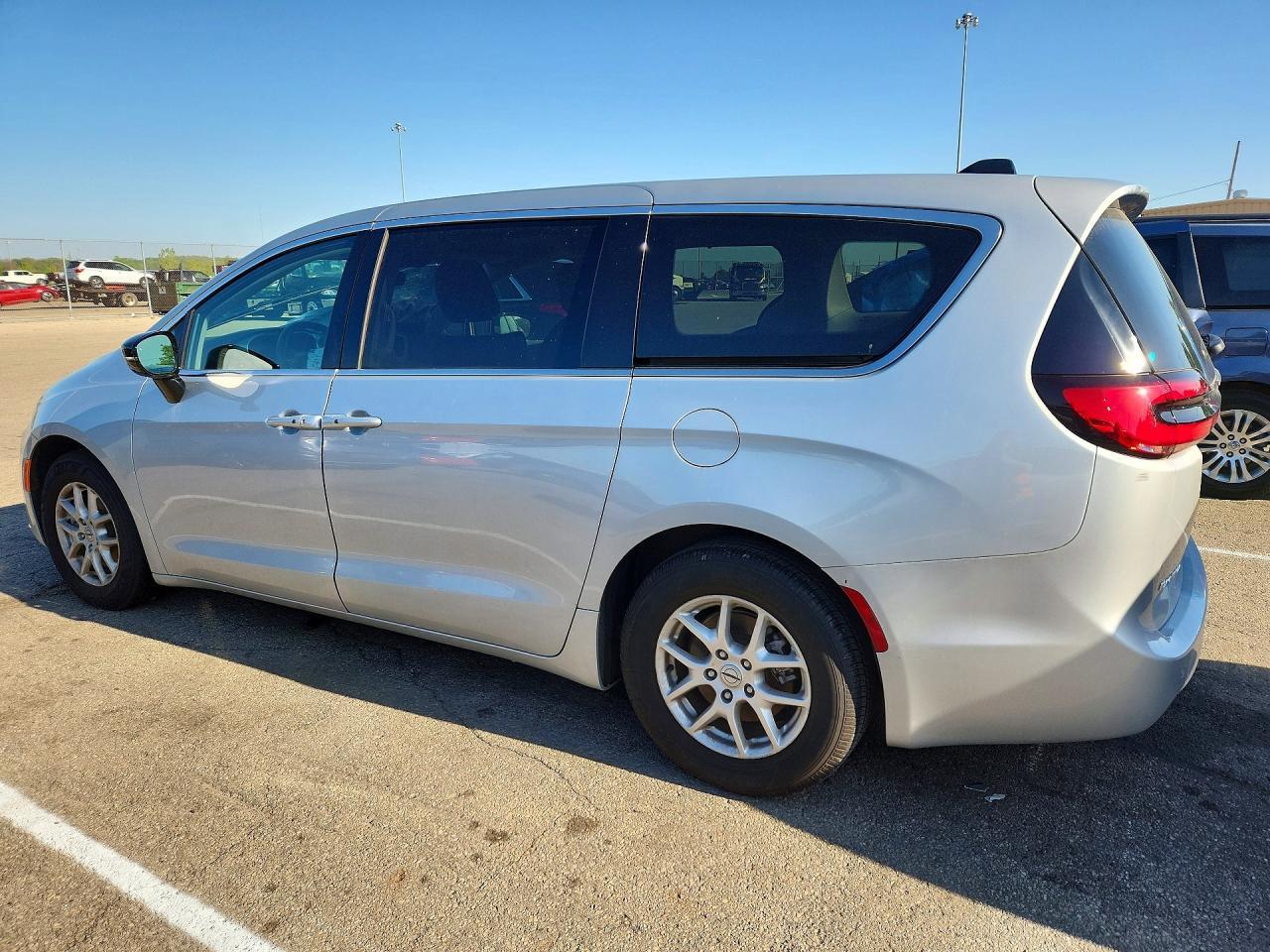 2024 Chrysler Pacifica Touring L - Фото 2