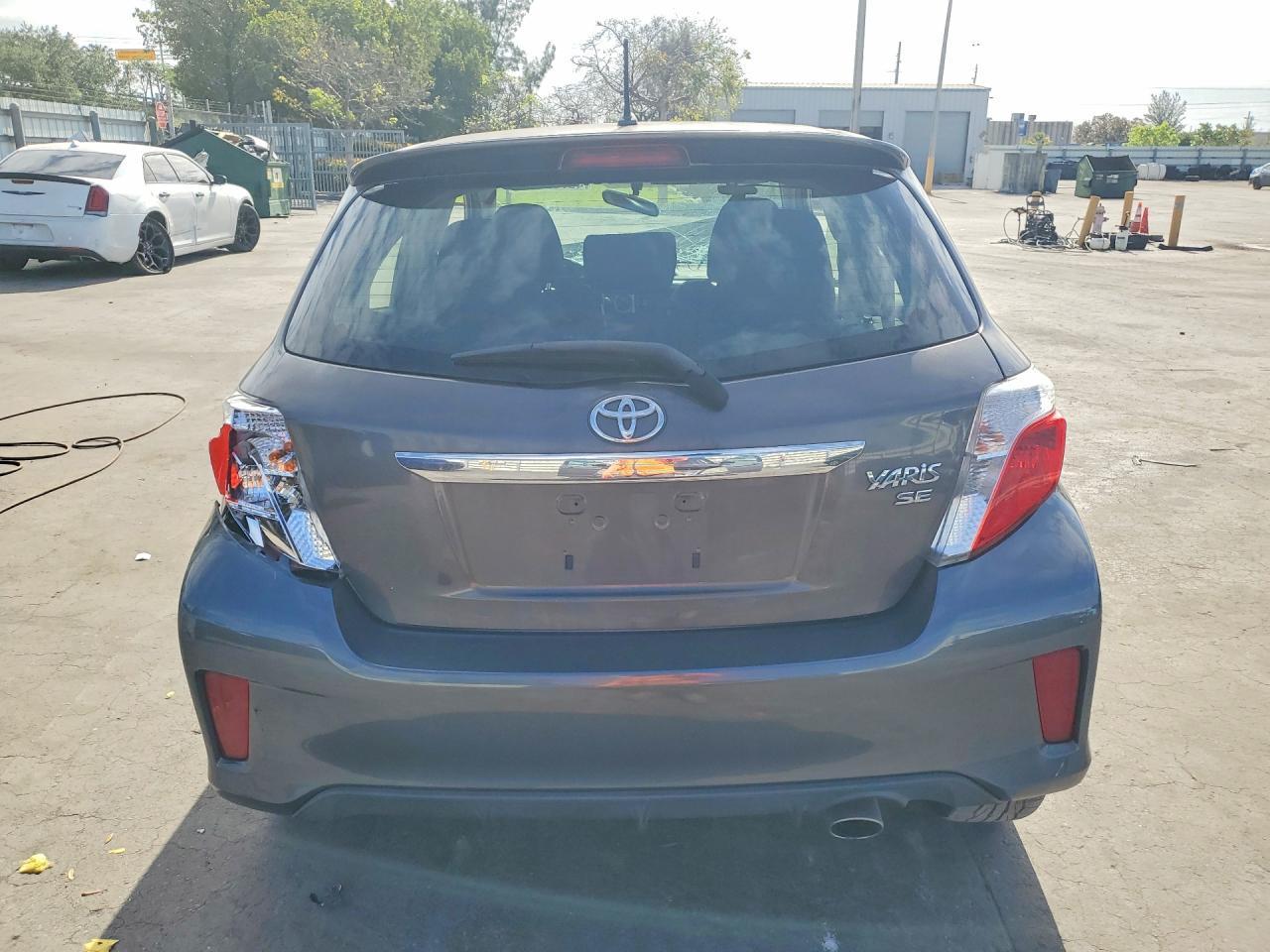 2014 Toyota Yaris 5-Door Se - Image 6