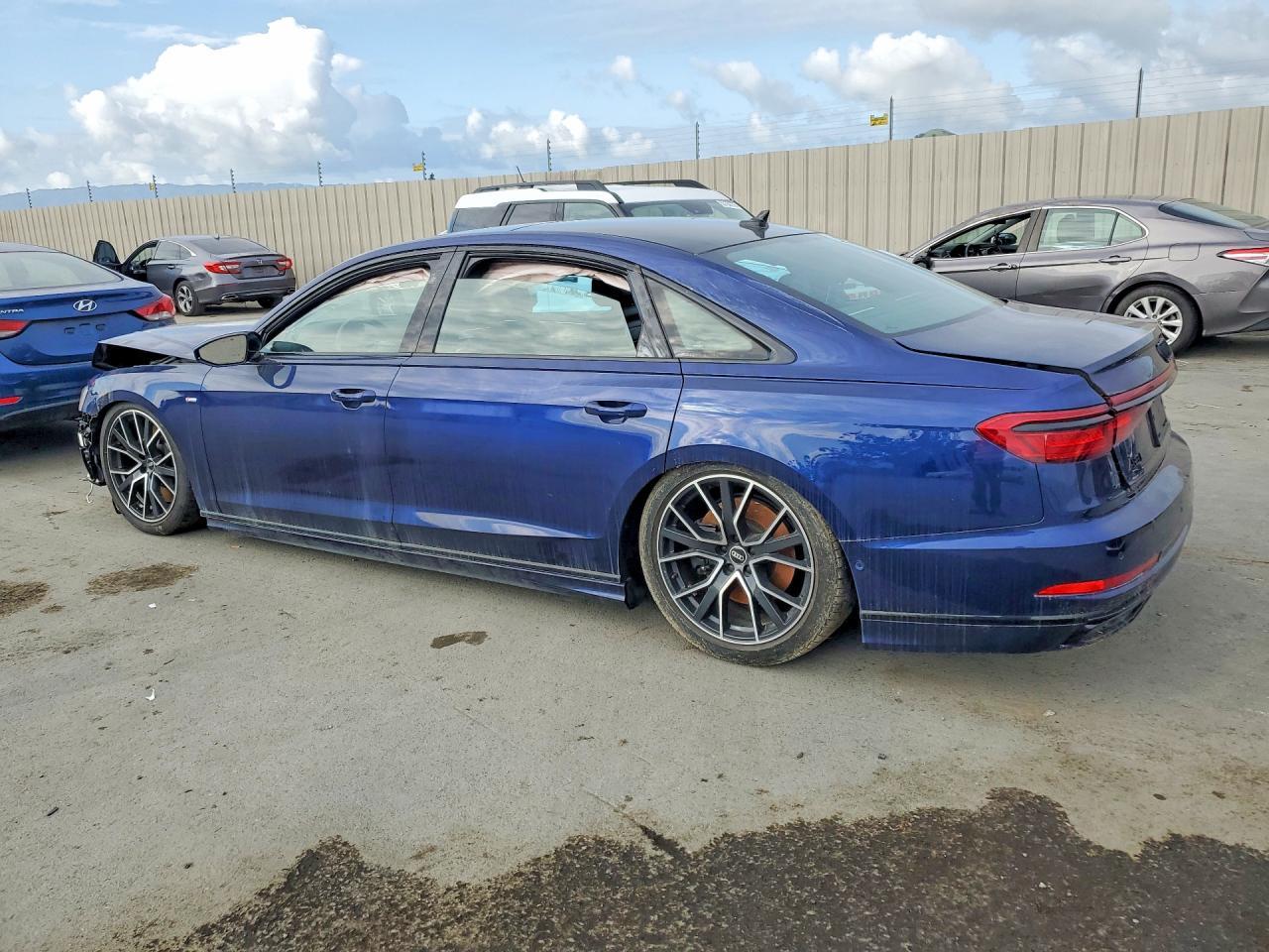 2021 Audi A8 L - Фото 2