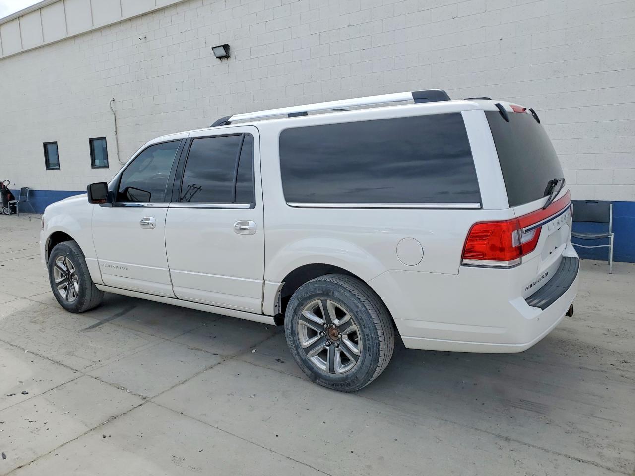 2015 Lincoln Navigator L - Фото 2