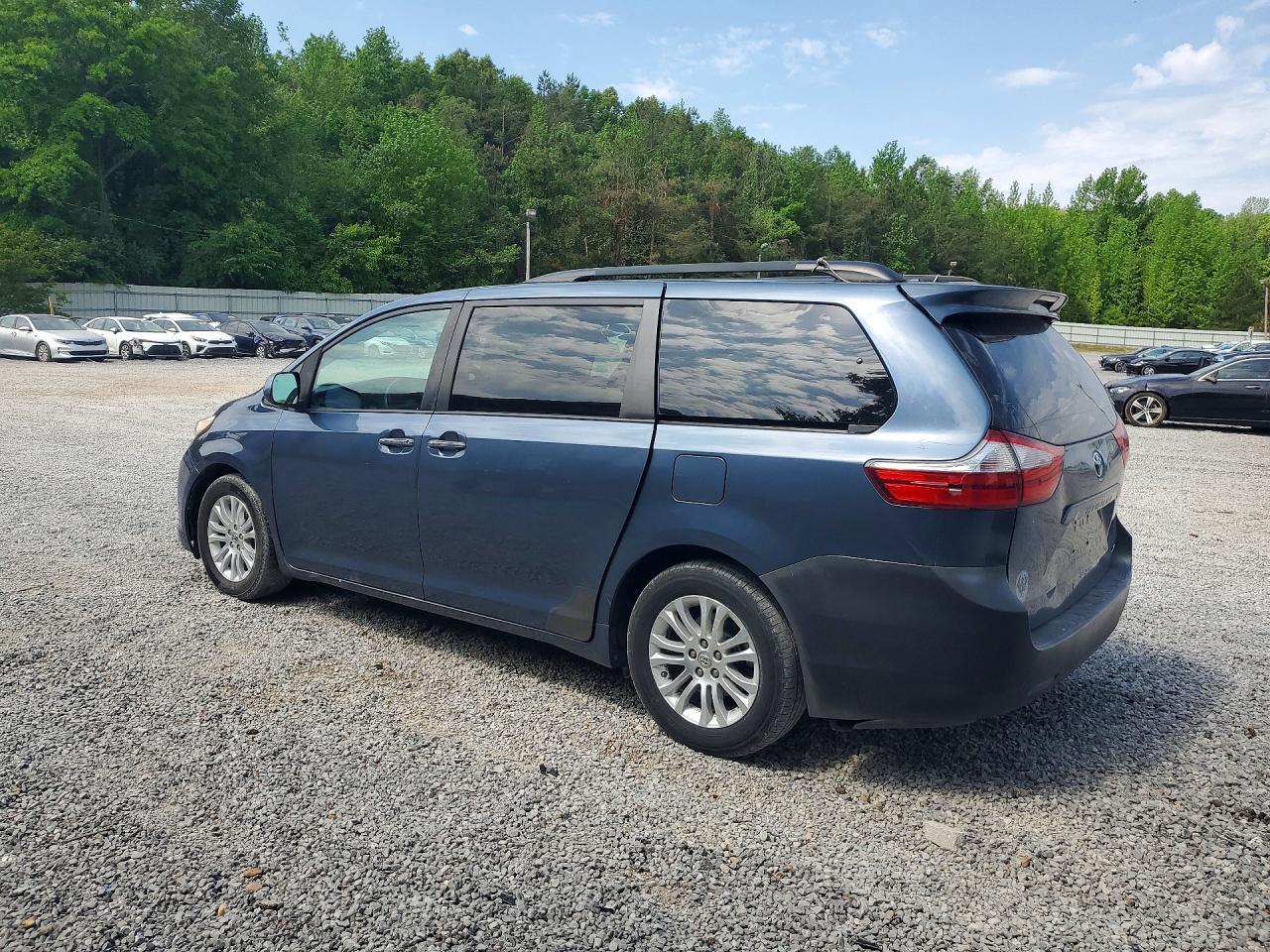 2016 Toyota Sienna Xle 8-Passenger - Фото 2