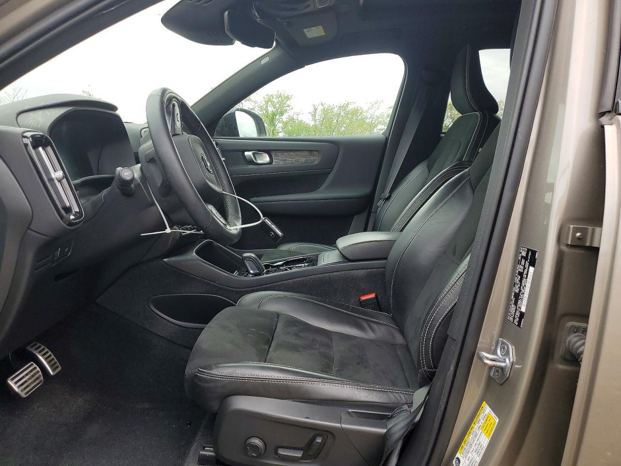 2022 Volvo Xc40 T5 R-Design - Image 7