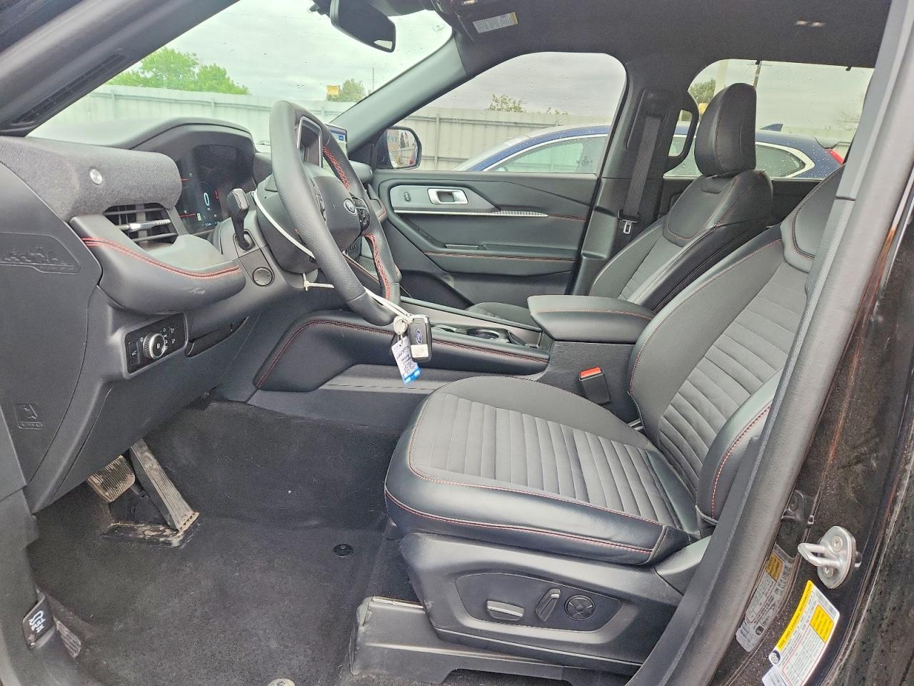 2025 Ford Explorer St-Line - Image 7
