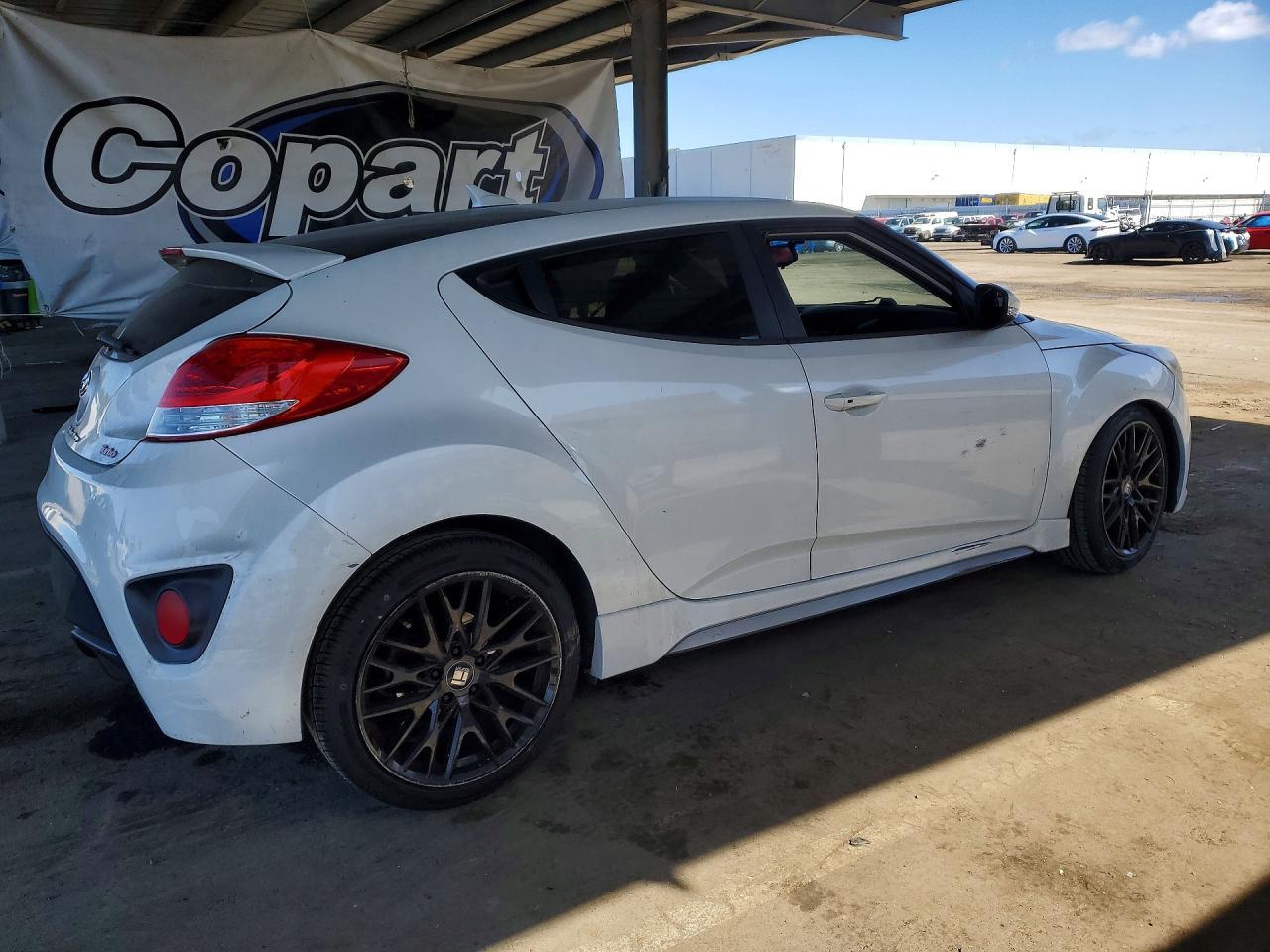 2015 Hyundai Veloster Turbo - Image 3