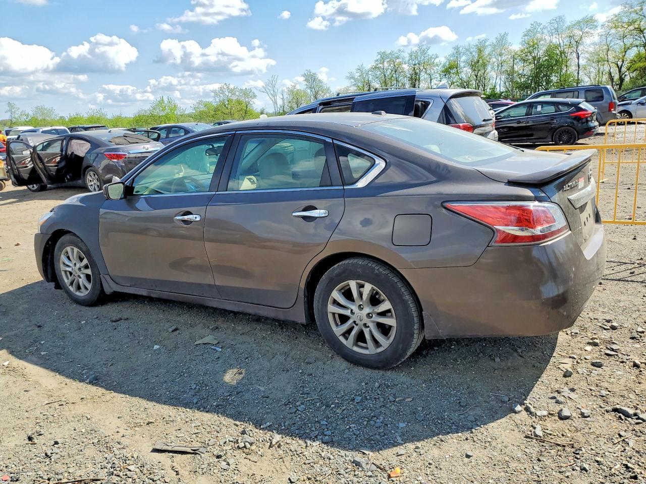 2014 Nissan Altima 2.5 S - Фото 2