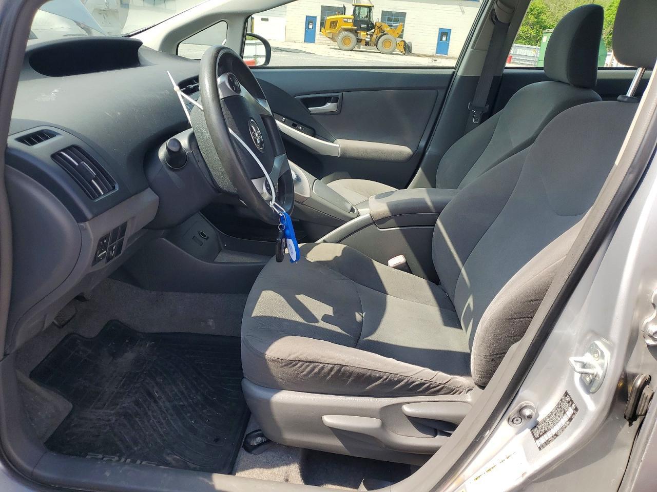 2011 Toyota Prius Two - Фото 7