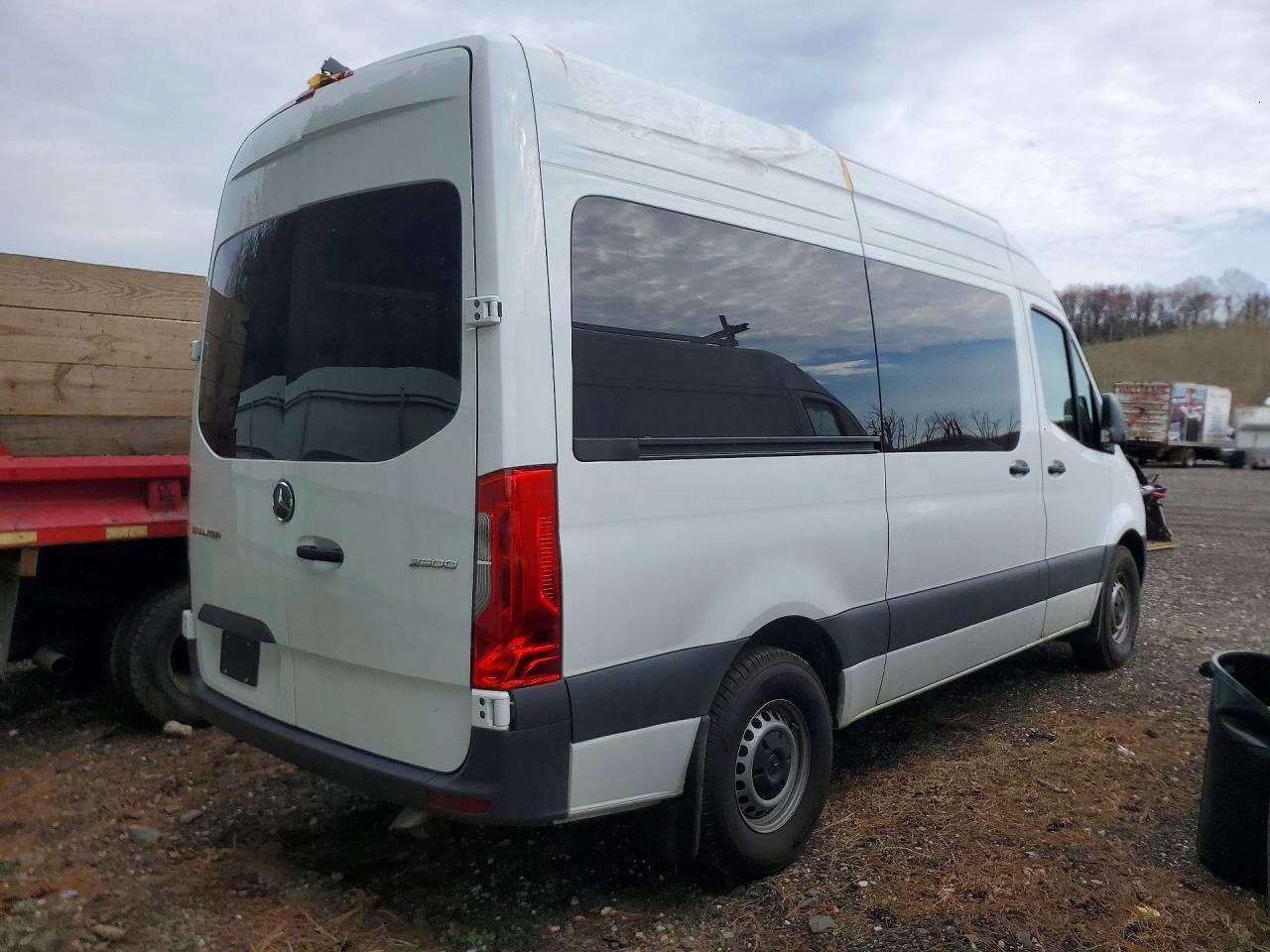 2024 Mercedes Benz Sprinter 2500 - Фото 3