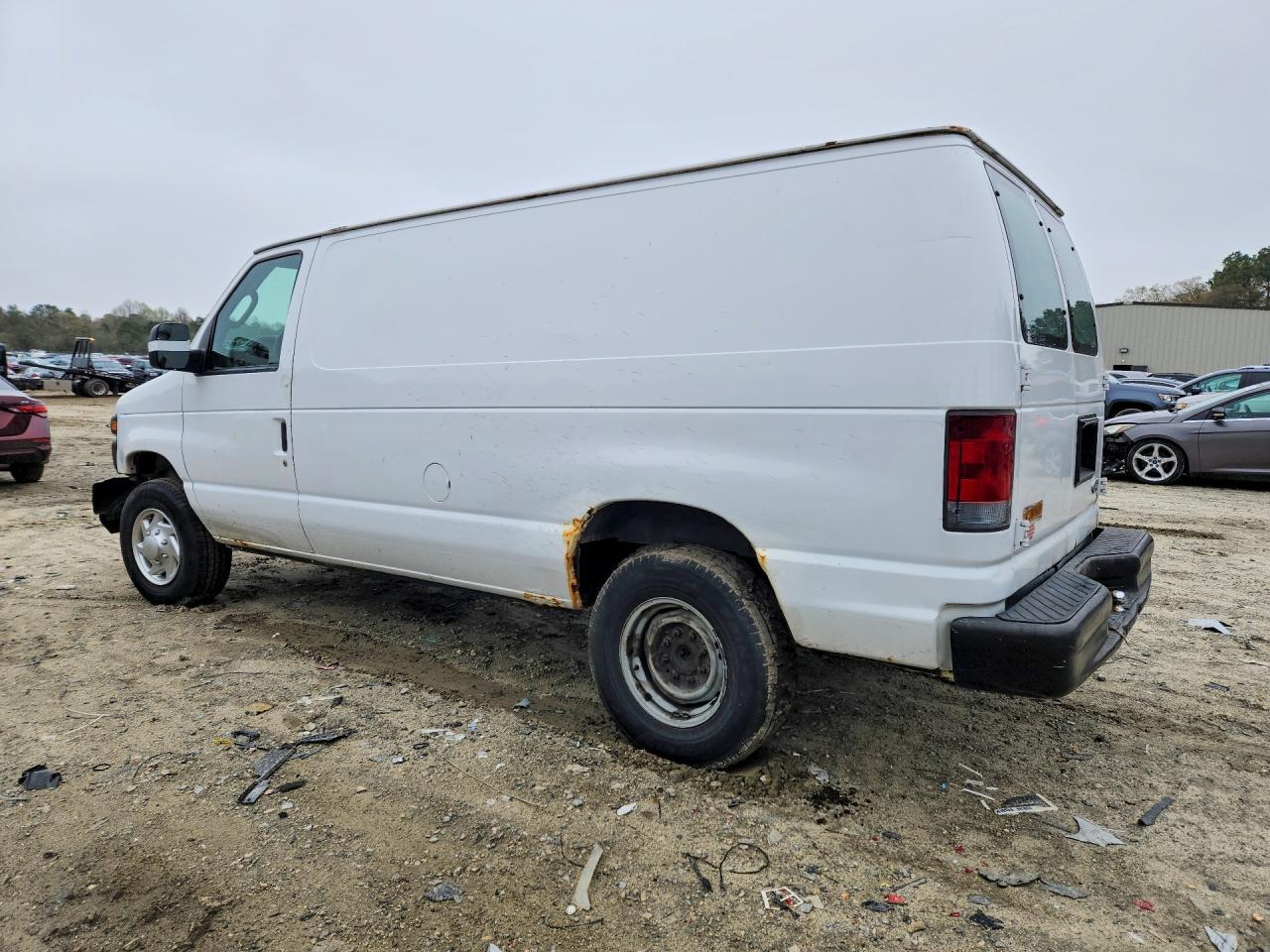 2013 Ford Econoline E250 Van - Фото 2