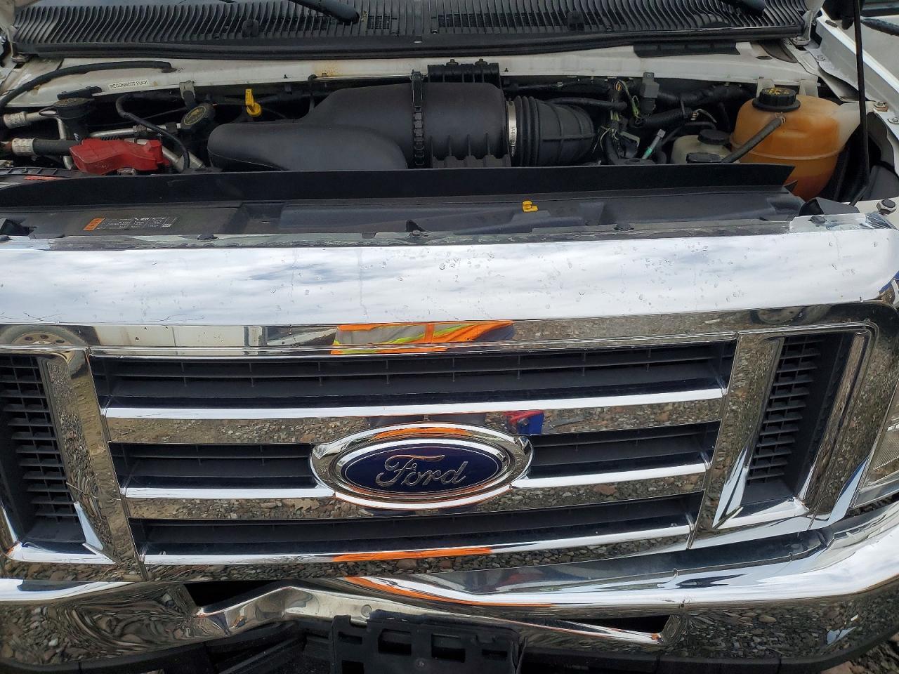 2017 Ford Econoline E350 Super Duty Cutaway Van - Image 7