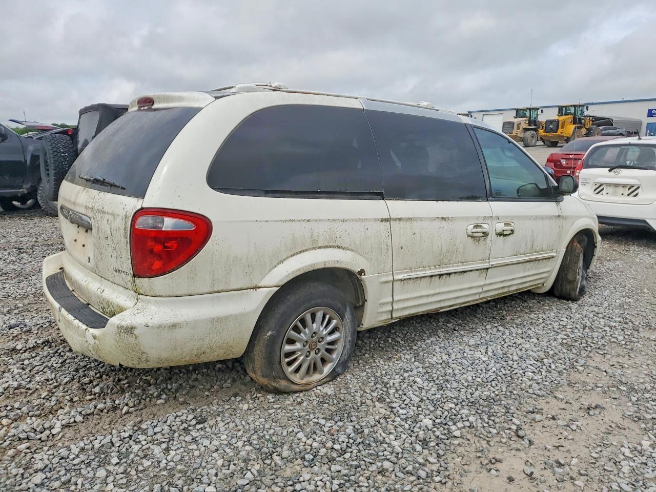 2003 Chrysler Town & Country Limited - Image 3
