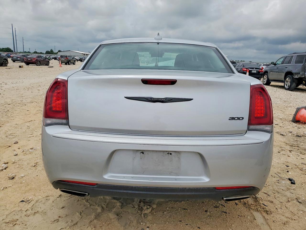 2020 Chrysler 300 Touring - Фото 6