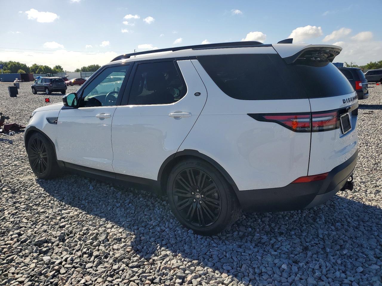 2017 Land Rover Discovery Hse Luxury - Image 2
