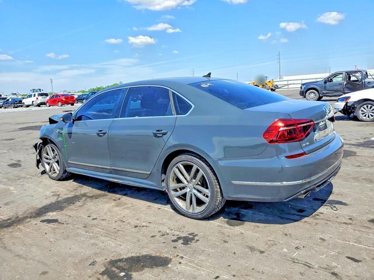 2017 Volkswagen Passat R-Line - Image 2