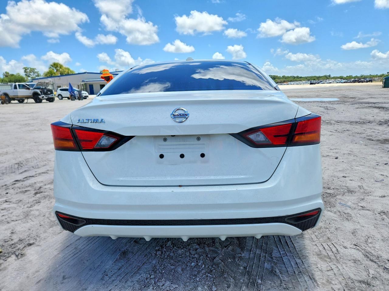 2020 Nissan Altima S - Фото 6