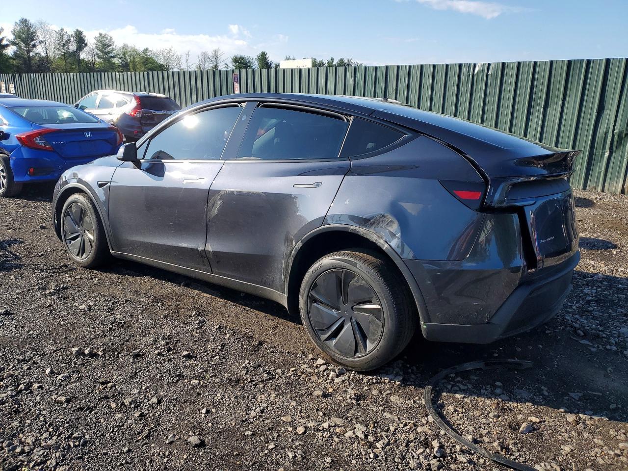 2026 Tesla Model Y - Image 2