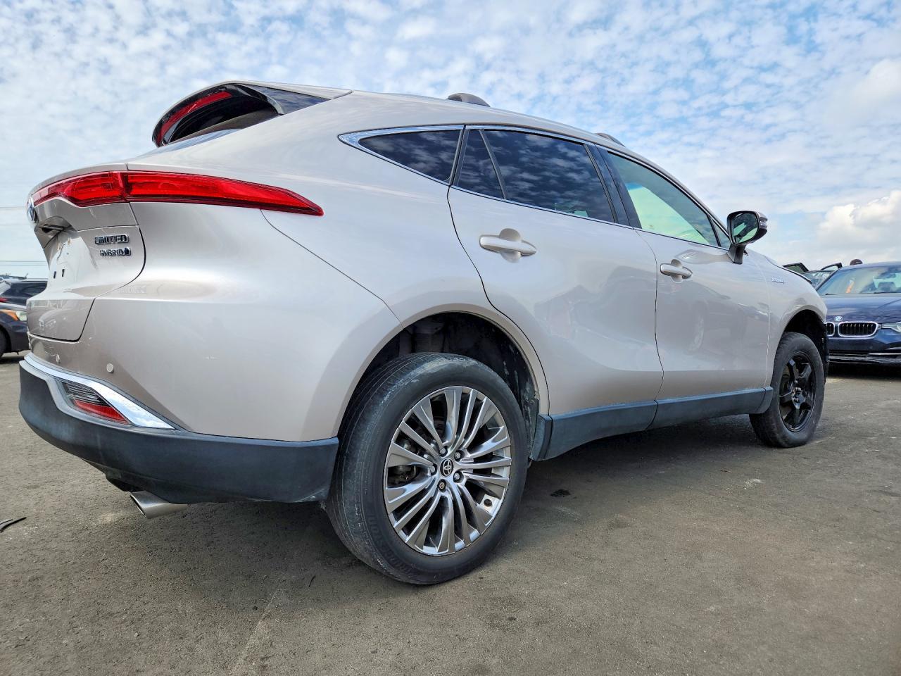 2021 Toyota Venza - Фото 3