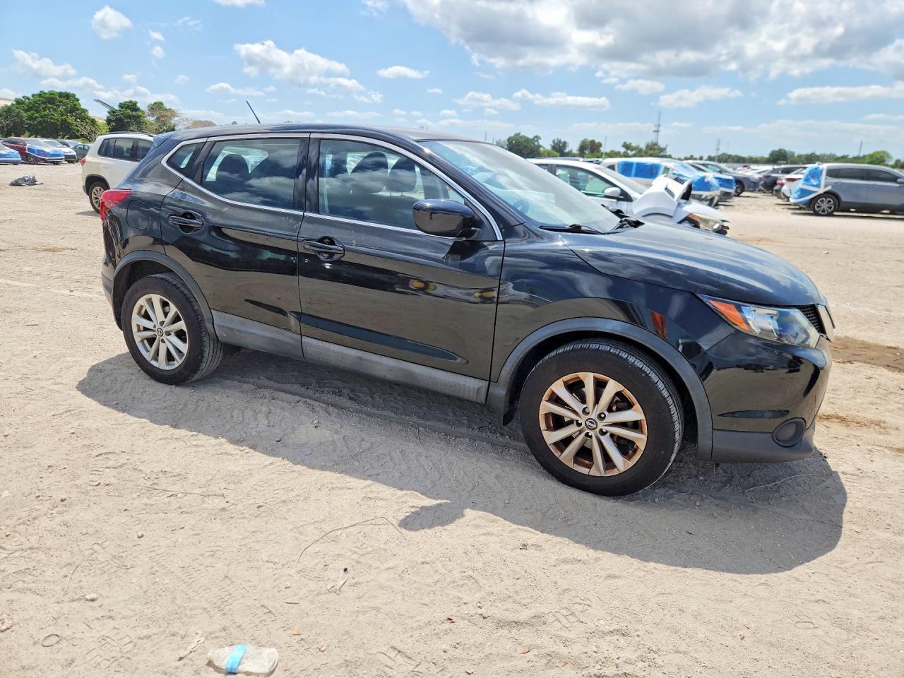 2019 Nissan Rogue Sport S - Фото 4