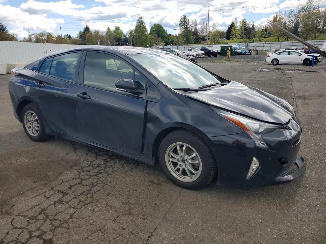 2018 Toyota Prius Three - Фото 4