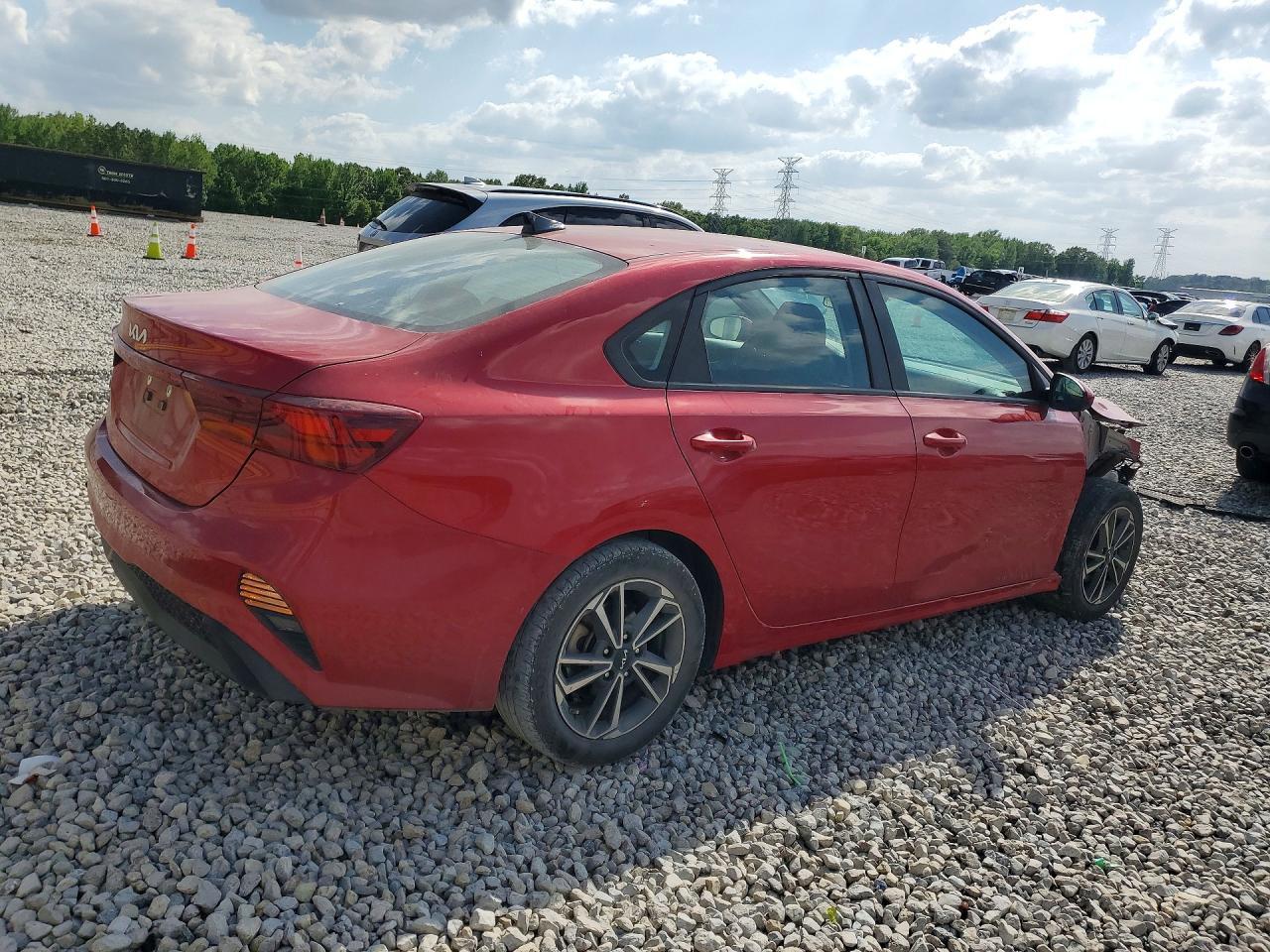 2023 Kia Forte Lxs - Image 3