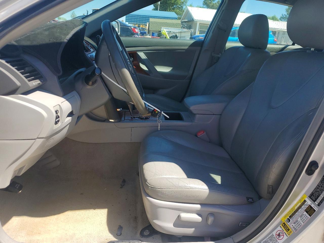 2009 Toyota Camry Le - Image 7
