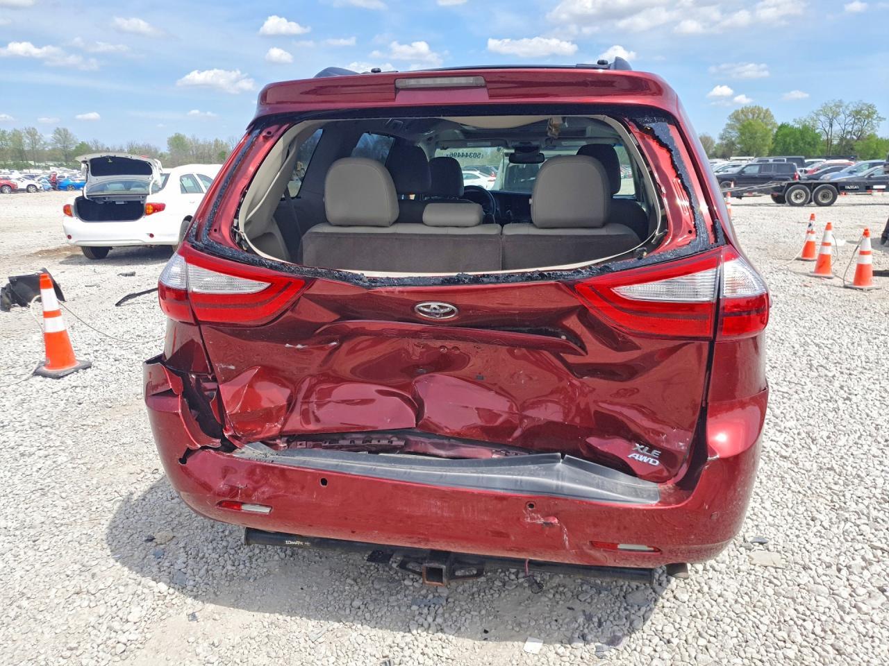 2017 Toyota Sienna Xle Premium 7-Passenger - Image 6