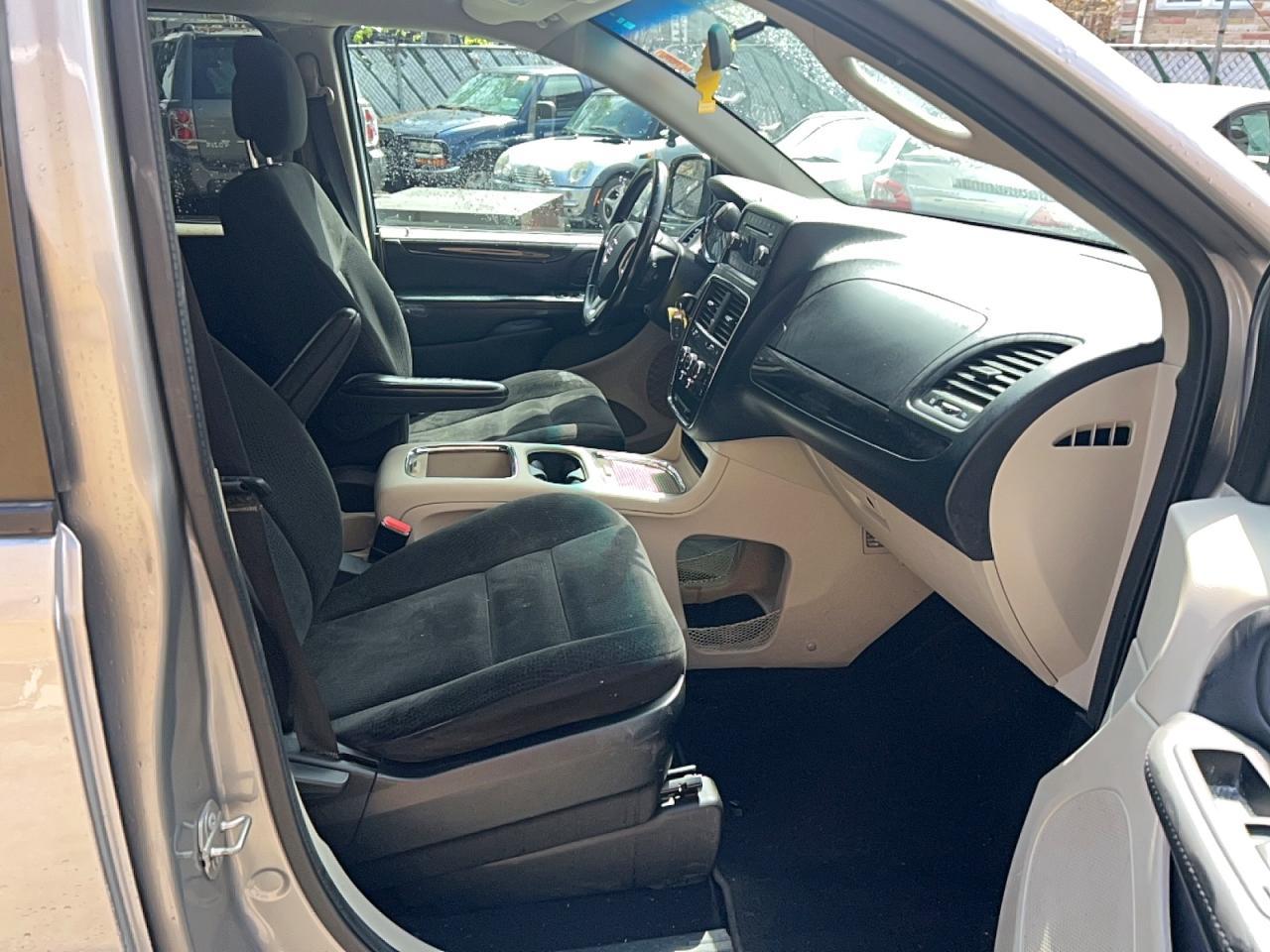 2016 Dodge Grand Caravan Sxt - Image 5