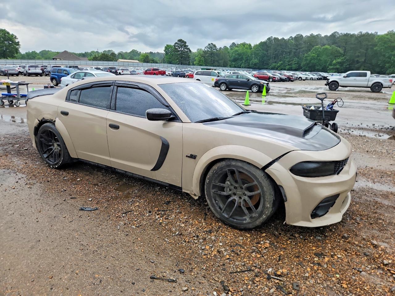 2018 Dodge Charger R - Image 4