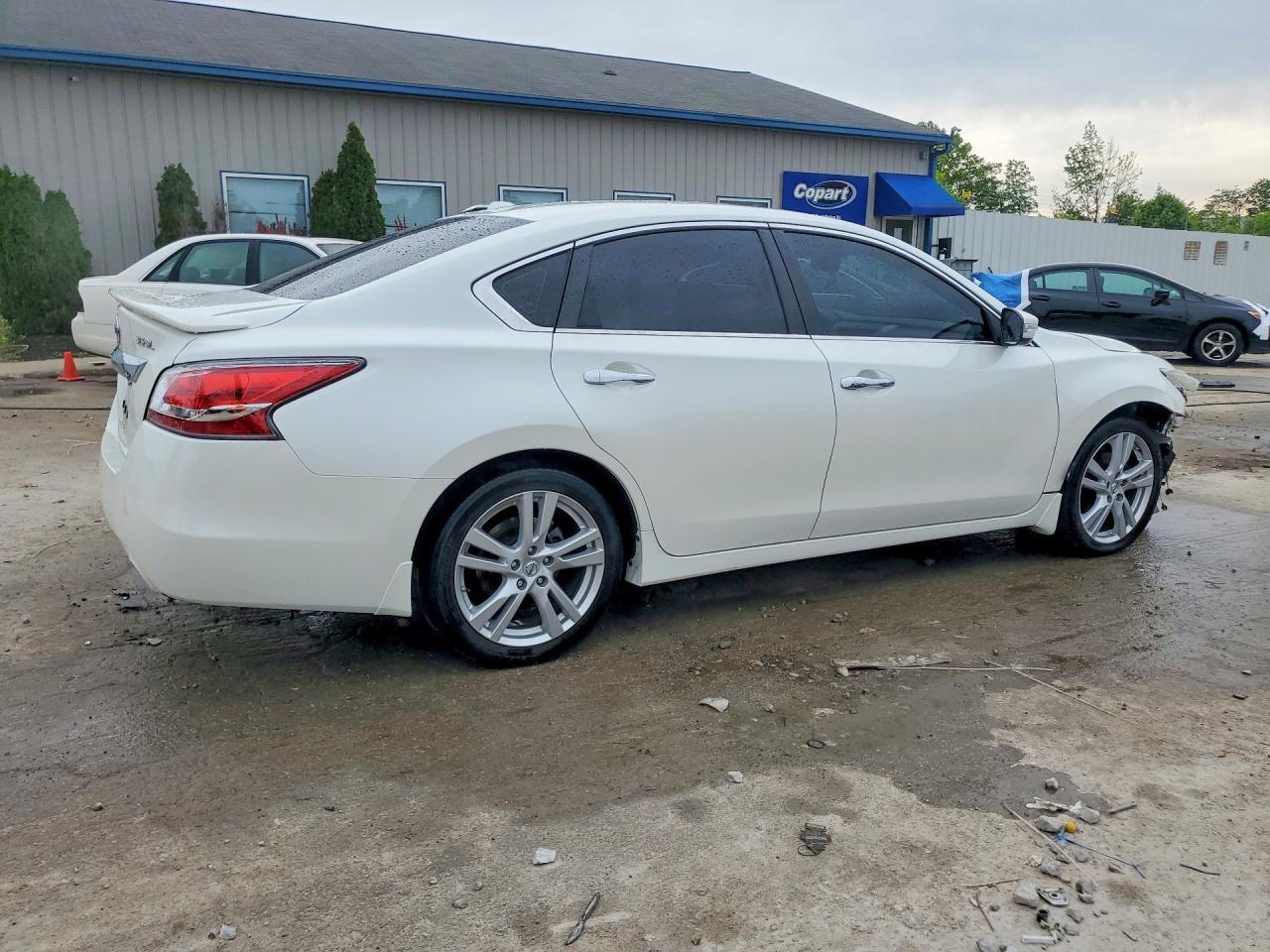 2014 Nissan Altima 3.5 S - Image 3